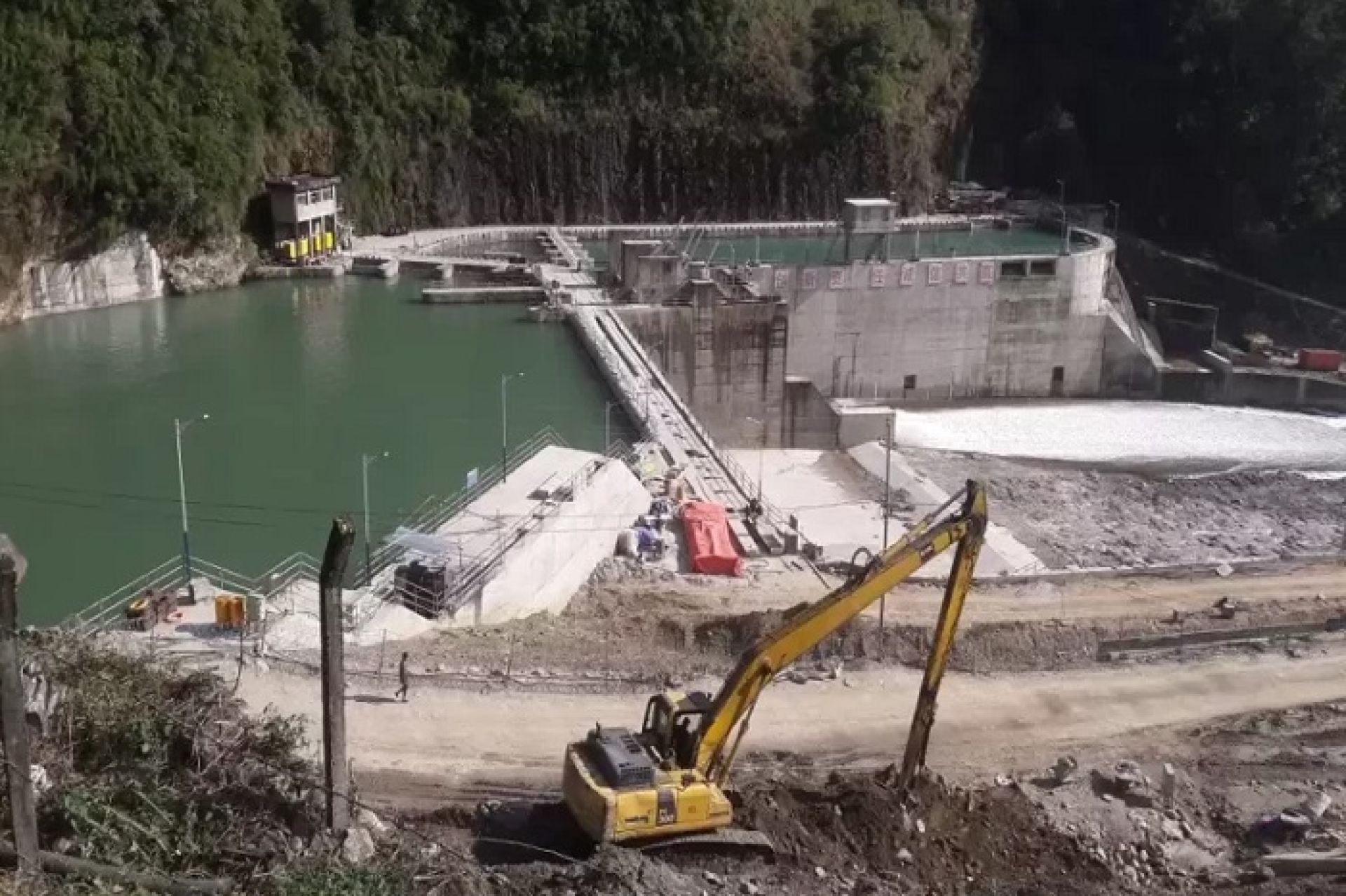 मिस्ट्री जलविद्युत् आयोजनाको भौतिक संरचना निर्माण तत्काल नगर्न सर्वोच्चद्वारा परमादेश